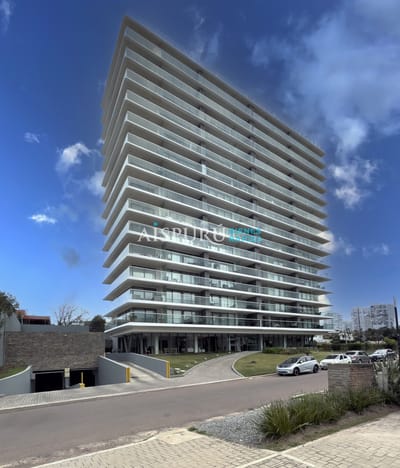 Venta de departamento esquinero en playa brava punta del este