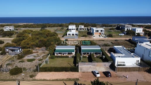 La Juanita: 3 Casas en Block Cerca de José Ignacio