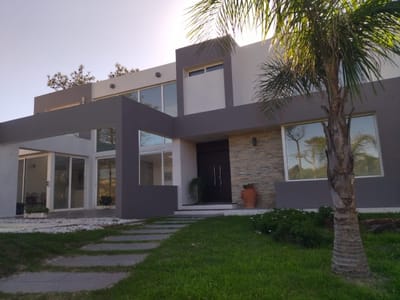 Alquiler casa 4 dormitorios El Pinar Canelones
