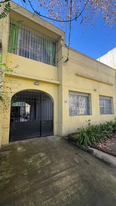 Dos casas en venta y cochera en Atahualpa