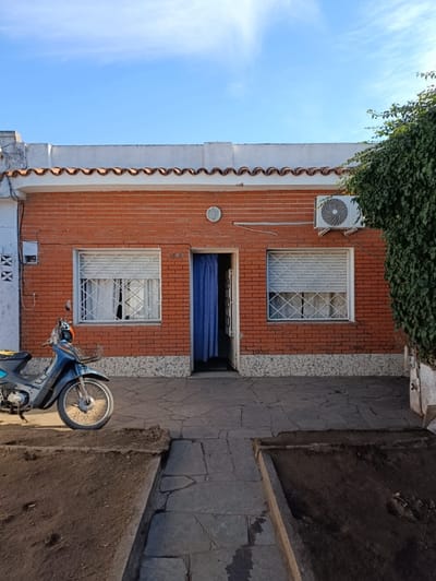 Casa en venta de 2 dormitorios con cochera en Piedras Blancas