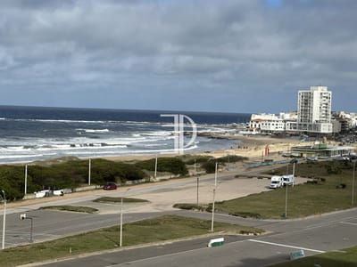 Venta de apartamento en primera linea dos dormitorios y dos baños en torre de categoría con la mejor vista.