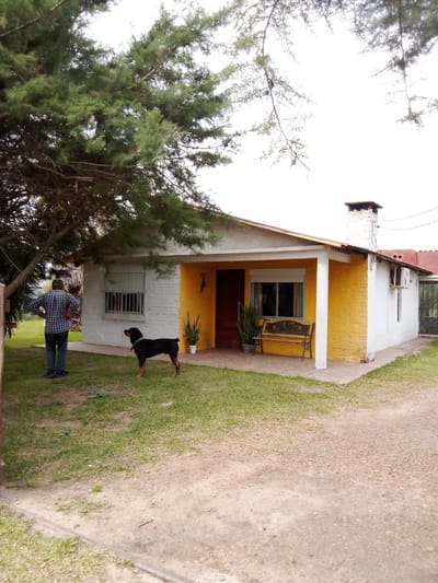 Salto,Casa con gran terreno.