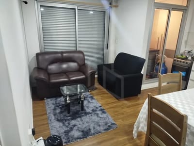 Alquiler amplió apartamento en Atahualpa 1 dormitorio, cocina definida, living-comedor, patio y cochera.