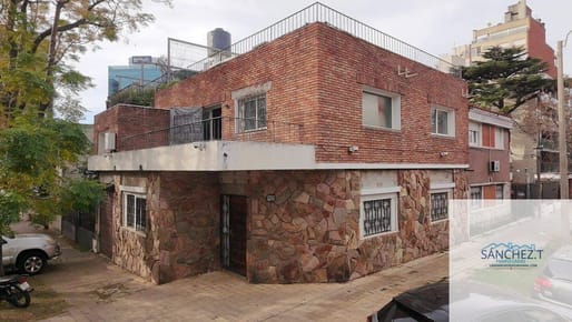 Casa en venta c/ cochera en Pocitos
