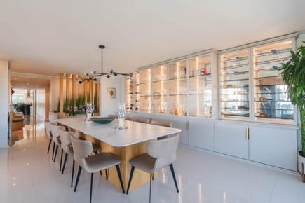 Venta de espectacular apartamento duplex en Punta Gorda con vista al mar