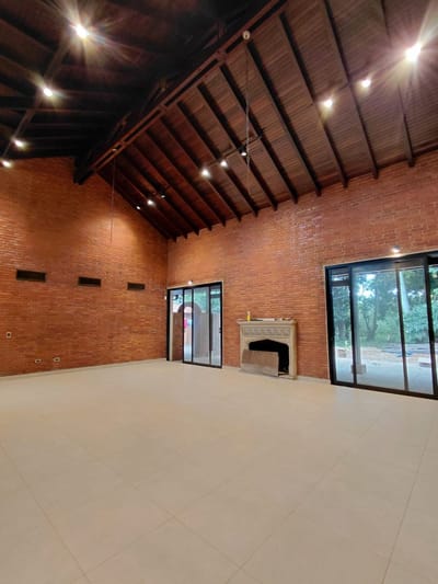 Casa en alquiler c/ cochera en Mcal. López