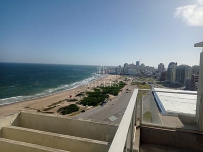 Se vende Penthouse, una de las mejores vistas de Punta del Este parada 3 Playa Brava.