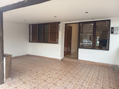 Se vende casa de 3 dormitorios en Av de los Gauchos totalmente reciclada