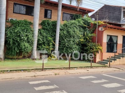 VENDO HERMOSA RESIDENCIA EN BO. MBURUCUYA - ZONA COMERCIAL Y RESIDENCIAL