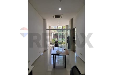 EN VENTA OFICINA CON RENTA - EDIFICIO QUANTUM PARK