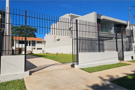 Alquilo Casa a estrenar en Barrio Madame Linch para Oficina o Vivienda