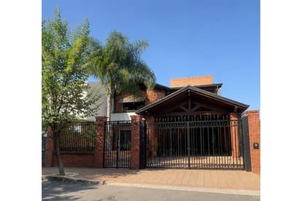 EN VENTA HERMOSA RESIDENCIA  B° PINOZÁ, ASUNCIÓN!