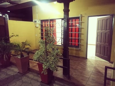 DEPARTAMENTO de 1 DORMITORIO ZONA NORTE a una cuadra de AV BANZER 5to Anillo BS 