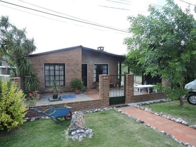 DOS CASAS CERCANA A RUTA 21, AMPLIO TERRENO