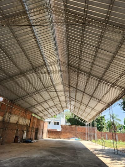 Terreno con tinglado en venta Av. Mapaizo
