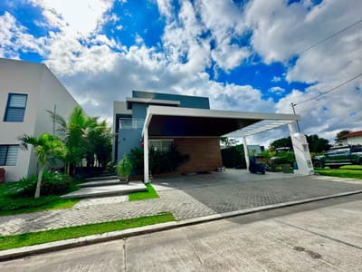 CASA EN VENTA DE 4 DORMITORIOS EN SANTA CRUZ LA VIEJA