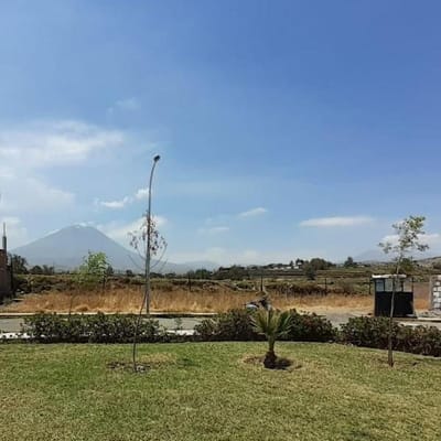 VENDO TERRENO DE 620 M2 FRENTE A PARQUE EN URBANIZACIÓN LOS ZAFIROS PAUCARPATA