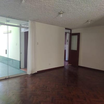 AMPLIA CASA EN VENTA IDEAL PARA EMPRESA- UMACOLLO