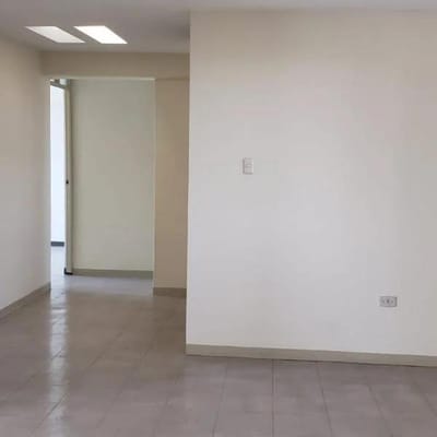 VENDO LOCAL COMERCIAL GRANDE POR OVALO QUIÑONES