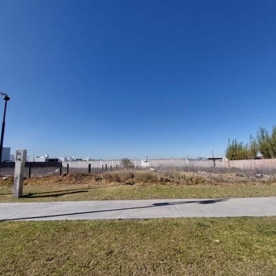 VENDO TERRENO GRANDE EN URB. PRIVILEGIADA CERRO COLORADO