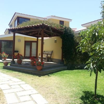 AMPLIA CASA EN VENTA EN URB. PRIVADA EN CAYMA