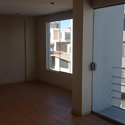 ¡SEÑORIAL DE CAYMA! SE VENDE AMPLIO DPTO. 3ER PISO