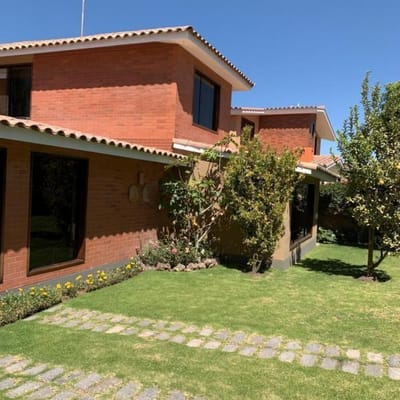 EXCLUSIVA CASA EN VENTA QUINTA SIENA, CERRO COLORADO