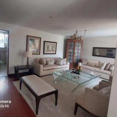 VENDO AMPLIA CASA CON LINDO JARDIN EN CAYMA