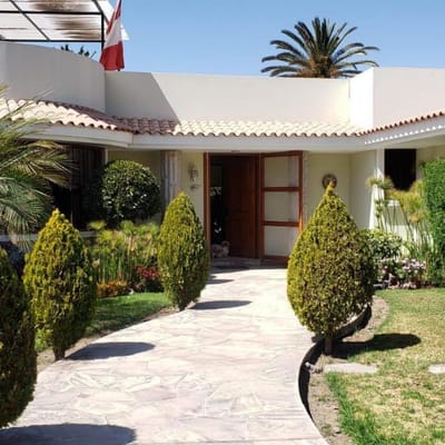 HERMOSA Y  AMPLIA CASA CON PISCINA- SACHACA