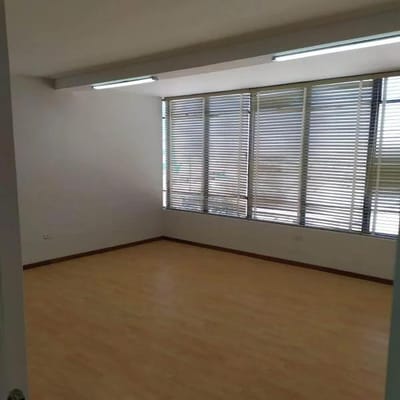 EN VENTA O ALQUILER AMPLIO LOCAL PARA OFICINAS EN EL CENTRO DE AREQUIPA