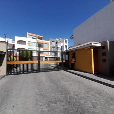 SE VENDE CASA ZONA EXCLUSIVA DE CERRO COLORADO