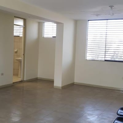 LOCAL COMERVCIAL ENVENTA EN OVALO QUIÑONES YANAHUARA
