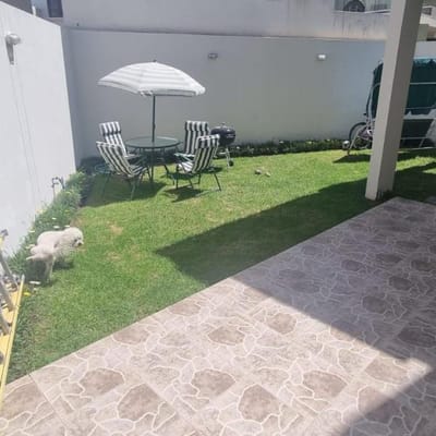ESTUPENDA CASA MODERNA CON AMPLIO JARDN EN RESIDENCIAL PRIVADA DE YANAHUARA