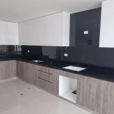 CASAS EXCLUSIVAS FRENTE A PARQUE EN ZONA TOP DE CAYMANO PAGA ALCABALA