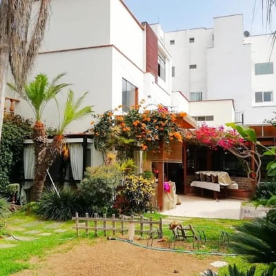 Hermosa Casa lista para mudarse en Chacarilla, también como Terreno!