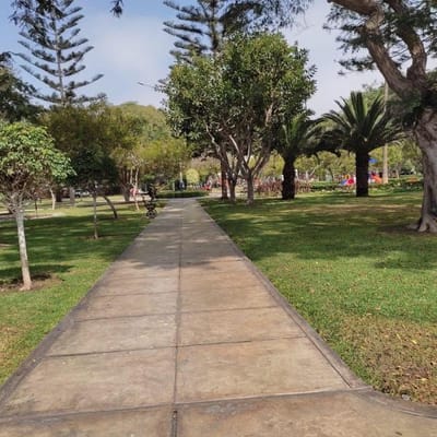 Casa se vende como Terreno Parámetro para 7 pisos