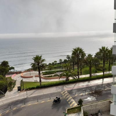 Departamento con vista al mar en el malecon Cisneros