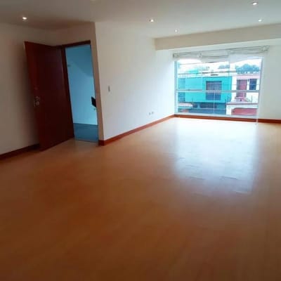 Bajó de precio !!! Hermoso departamento vista exterior! Surco límite con Miraflores