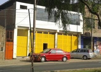 Remato Excelente Local 1037 m² Av Santa Rosa - S. J. Lurigancho