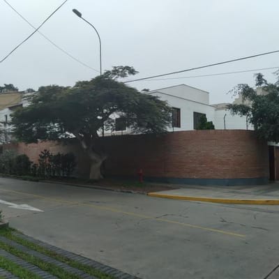 VENTA DE CASA EN ESQUINA COMO TERRENO, CHACARILLA