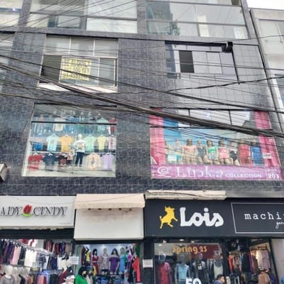 VENTA DE LOCAL COMERCIAL EN GAMARRA - LA VICTORIA
