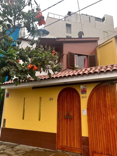 Preciosa Casa Vista Al Mar a Pasos del Malecon Cisneros