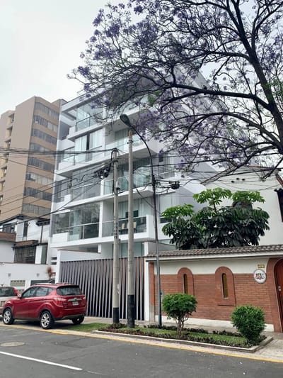 Lujoso Flat 1er Piso en San Isidro