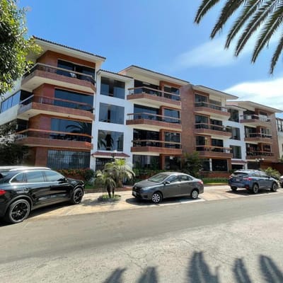 PRECIOSO FLAT DE CARACTER FRENTE AL MALECON CISNEROS