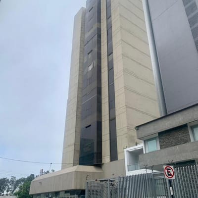 INNOVADOR CONCEPTO VIVIENDA // OFICINA EN EL CORAZON DEL CENTRO FINANCIERO