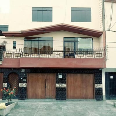 CASA DE  PISOS EN SAN MARTN DE PORRAS