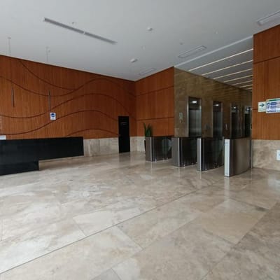SE ALQUILA EXCLUSIVA OFICINA ESTRENO 97 M2 VISTA PANORAMICA FRENTE JOCKEY PLAZA