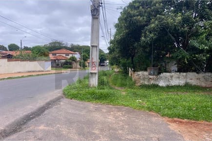 VENDO TERRENO EN ESQUINA CON EXCELENTE UBICACIÓN EN FERNANDO DE LA MORA ZONA SUR