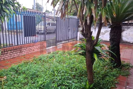 CASA EN BARRIO OBRERO
